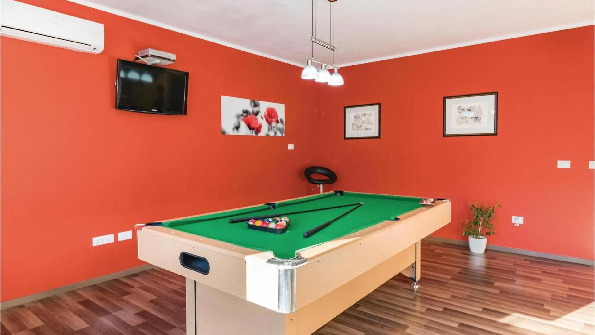 Stunning Home In Pula With Wifi 0*,