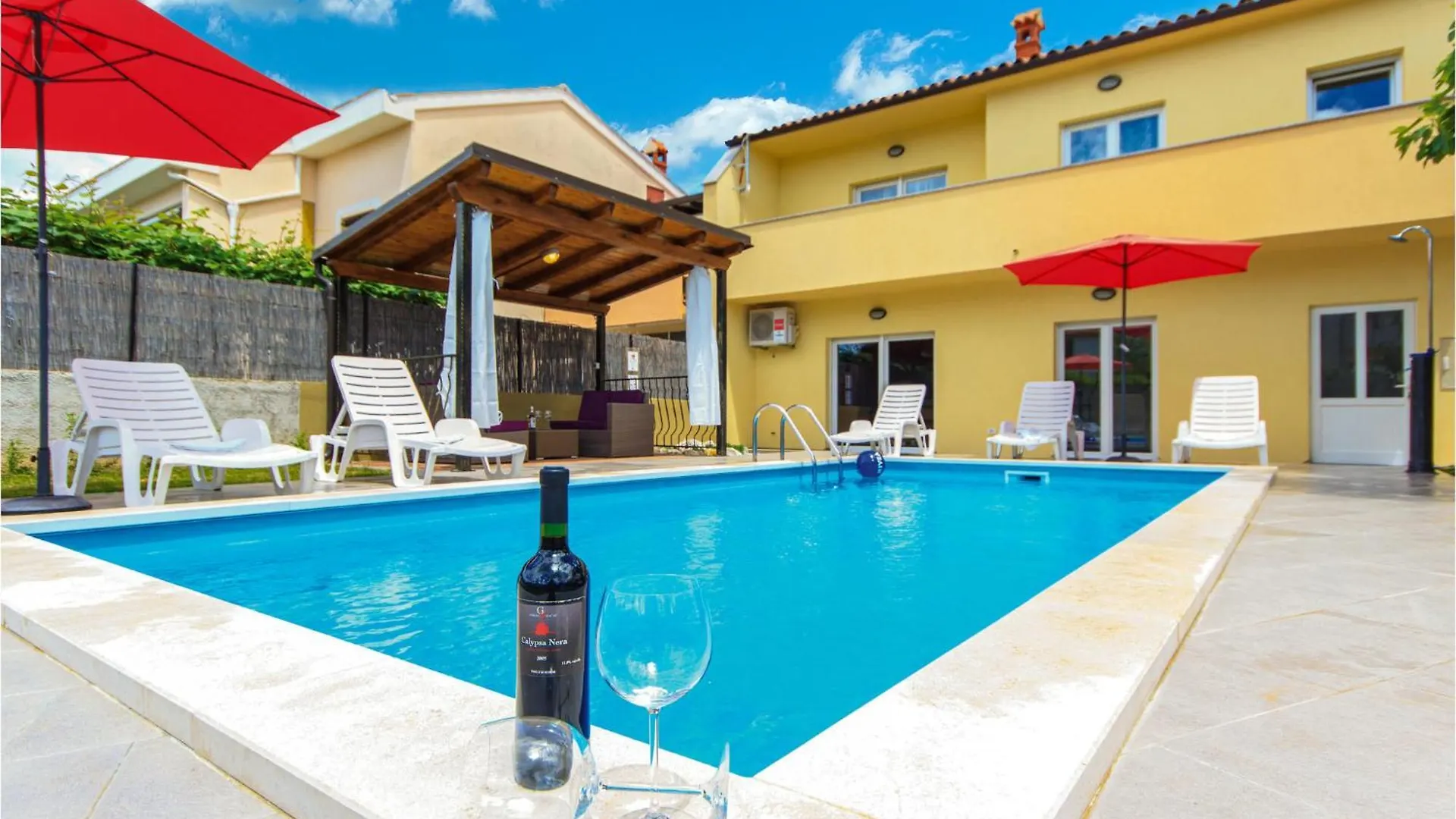 Stunning Home In Pula With Wifi 0*,